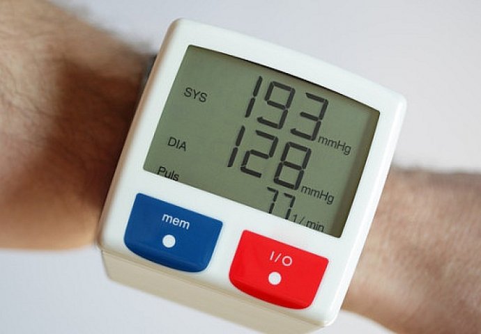 kako prepoznati visok krvni tlak)
