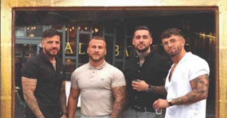 INTERNET JE DANIMA URNISAO OVA 4 MOMKA ZBOG BIZARNOG DONJEG DIJELA SLIKE: DANAS se ova fotografija prodaje za OGROMNU sumu od koje će vam se zavrtjeti u GLAVI