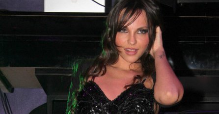 RUŽICA GA KRIJE OD OČIJU JAVNOSTI: Tajno se porodila, udala za doktora, A EVO KAKO IZGLEDA NJEN MUŽ, KONAČNO USLIKANI ZAJEDNO (FOTO)