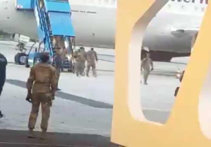 Američke kopnene snage stigle u BiH: Grupa od oko 200 vojnika sletila na sarajevski aerodrom