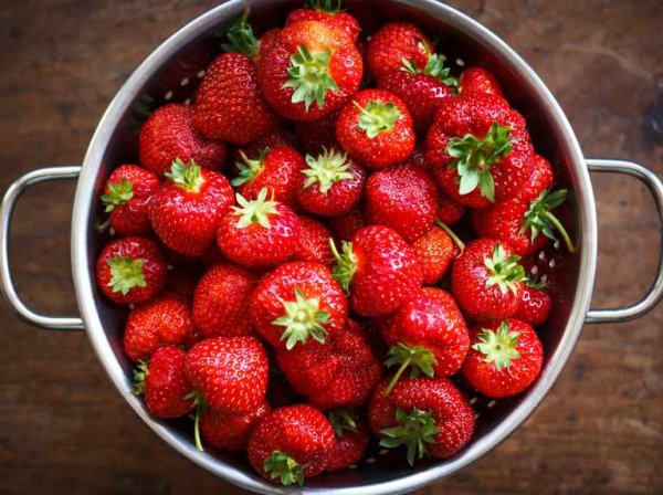 strawberries-in-a-bowl-e53b458-scaled