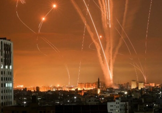 TOKOM NOĆI ODZVANJAO ZVUK BOMBARDOVANJA: Izrael uništio kuću šefa Hamasa, troje mrtvih
