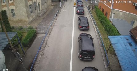 VELIKE KOLONE: Na izlazu iz BIH putnici čekaju 20 minuta