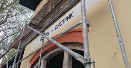 Gradonačelnica ispunila obećanje: Na Bistriku vratila ćirilični natpis