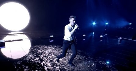 PREDSTAVNIK ESTONIJE VEČERAS JE OČARAO SVE ŽENE: Kažu da se zgodniji muškarac nije pojavio na EUROSONGU (FOTO)