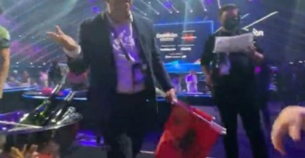 HURRICANE UŠLE U FINALE, A SVI PRIČAJU O POTEZU DELEGACIJE ALBANIJE: Prišao im je sa zastavom u ruci, Marija Šerifović slučajno snimila njegovu reakciju (VIDEO)