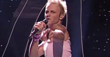 BIO JE MRŠAVI PLAVUŠAN 2004. GODINE NA EUROSONGU, A DANAS JE NABILDAN I ĆELAV: Deen doživio žestoku transformaciju, EVO KAKO SADA IZGLEDA