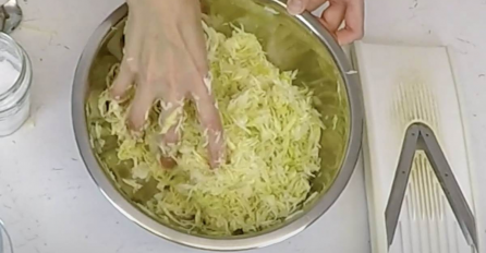 1 GREŠKA UNIŠTAVA KUPUS SALATU! Ako je ovako spremate, biće gnjecava i bezukusna - a rješenje je jednostavno!