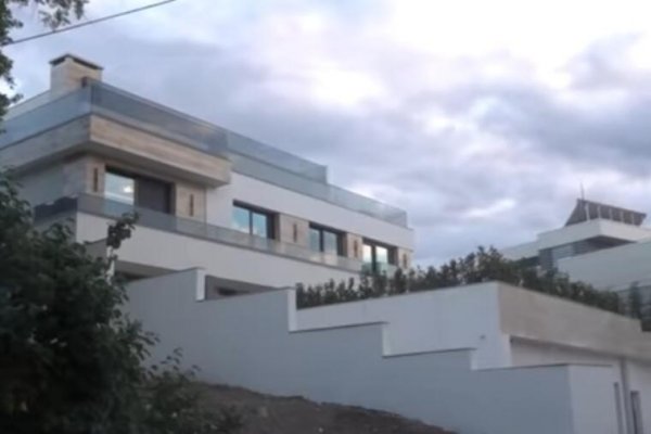 250643-kuca-harisa-dzinovica-ls