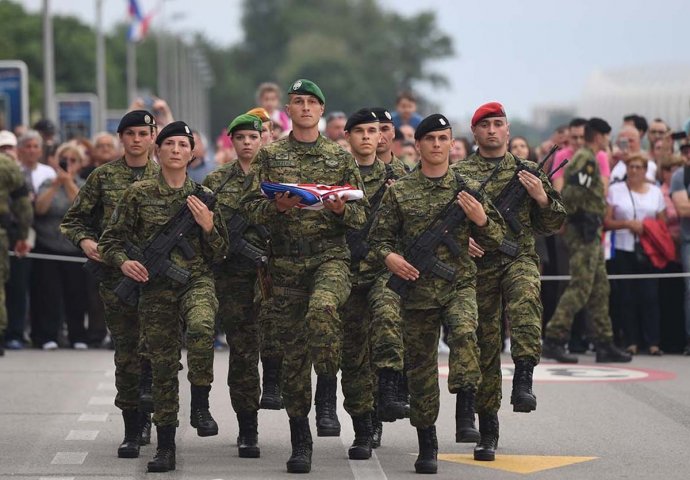 Hrvatska: Razmišlja se o vraćanju vojnog roka