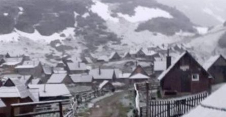 HLADNO IZNENAĐENJE: Snijeg pao u poznatoj turističkoj atrakciji u BiH (FOTO)