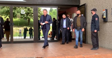 “Izetbegovića optuživali da se vakcinisao u Turskoj, on u redu sa građanima”