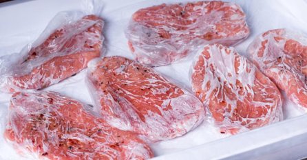 TRIK KOJI ĆE OLAKŠATI ŽIVOT DOMAĆICAMA: Kako da odmrznute meso za samo 10 MINUTA