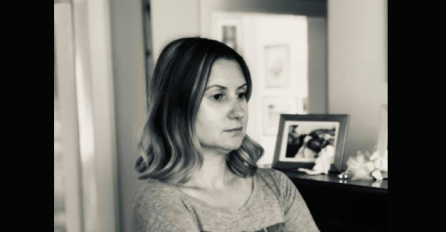 Političarka iz Srbije stavila bijelu traku i poklonila se žrtvama Prijedora