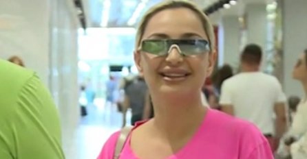 BEZ ŠMINKE I MONTIRANJA, MAJA BEROVIĆ UHVAĆENA NA AERODROMU, ne liči na sebe: Ali čekajte da vidite ostale, USLIKALI SU I SEKU ALEKSIĆ I BRENU