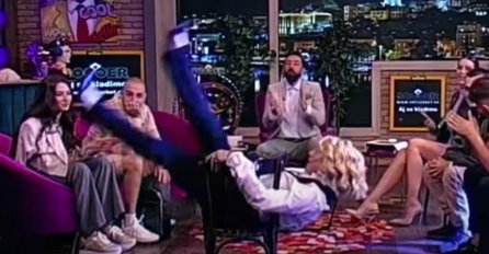 ŠOK SINOĆ U EMISIJI, JOVANA PODIZALA NOGE, PELA SE NA STOLICU: Zbog njenog ludog plesa GOSTI SE UHVATILI ZA GLAVU, u lice joj se smijali (VIDEO)