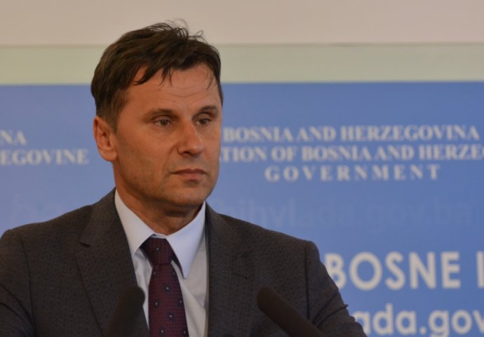 Novalić: Pozivam sve da prestanu sa spekulacijama oko nabavke vakcina koje samo uznemiravaju građane