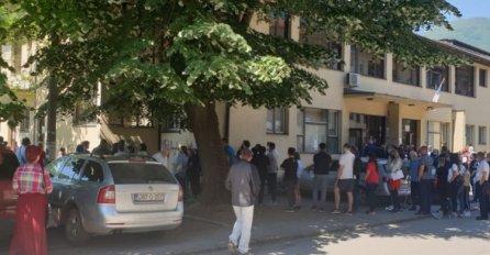 Dugački redovi Bosanaca na vakcinaciji preko Drine 