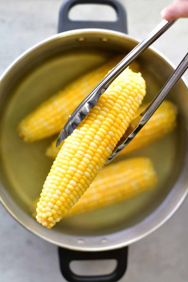 boiling-corn-on-the-cob