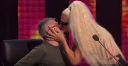 O POLJUPCU KARLEUŠE I SAŠE POPOVIĆA SVI PRIČAJU: Pjevačica izgubila kompas pa zaskočila i Bosanca!