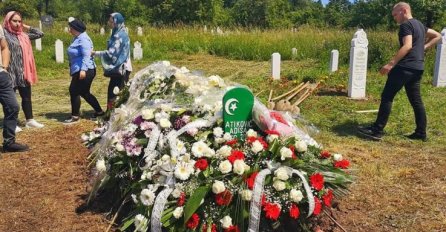 NEOPISIVA TUGA U TUZLI: Mezar Adise Atiković ne vidi se od cvijeća