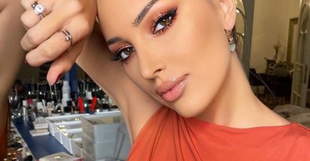 ČIZME DO BUTINA, KRATAK ŠORTS, KOŽNI KORSET Aleksandra Prijović "zapalila" stajlingom, i Brena odmah reagovala (FOTO)