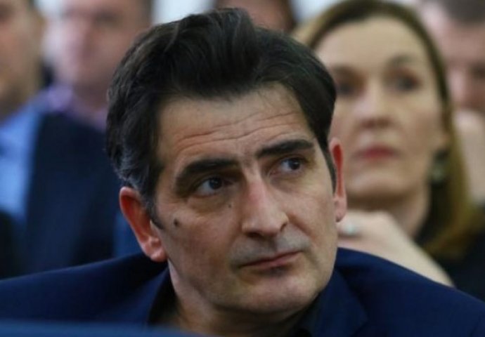 Kapidžić odgovorio Hadžifejzoviću, Forti i Čampari