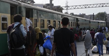 U Pakistanu u sudaru dva voza poginulo više od 30 ljudi