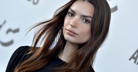 "ISPAŠĆE TI BEBA?!" Poznata manekenka NA METI hiljade ljudi zbog načina na koji DRŽI DIJETE! Da li su pretjerali?