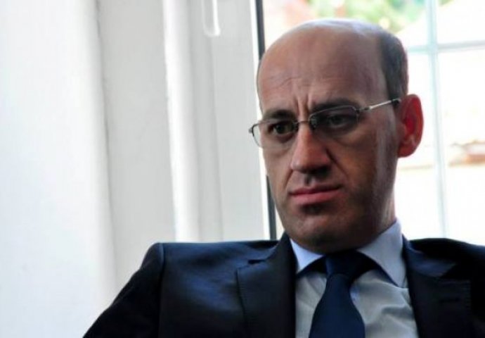 “Šta je predsjednik Kluba SNSD-a radio sa zastupnicima SDP-a prije glasanja”