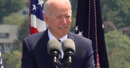 BAJDEN PONOVO ŠOKIRAO SVE: Izgubio se na samitu G7 - supruga ga vukla za ruku kao malo dijete, svi mu se smijali (VIDEO)