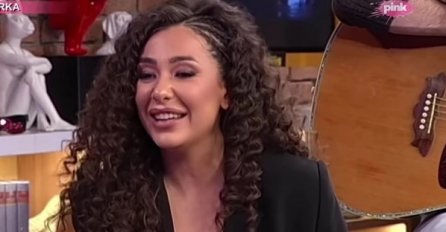 OVO JE MAMA SANJE VUČIĆ, POZNATA JE PJEVAČICA I SVI KAŽU DA LIČE: Objavljena nova slika - ZGODNA PLAVUŠA 