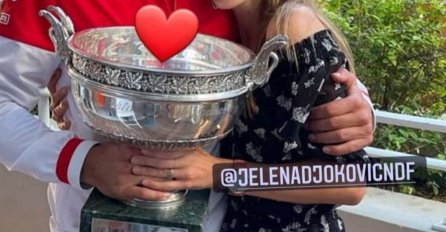 JELENA ĐOKOVIĆ OBJAVILA SLIKU SA NOVAKOM: Poljubac pred kamerama, pogledajte sliku koja je skupila preko 100.000 lajkova (FOTO)