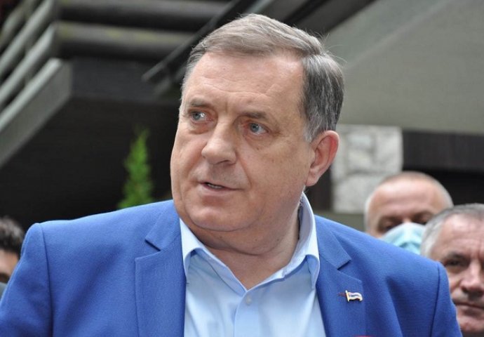 Mesić o Dodiku: Jednom je krenuo prema meni, rekao sam da ga zaustave