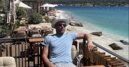 DUŠKO TOŠIĆ IZNAJMIO JAHTU ZA UŽIVANJE SA KĆERKAMA: Ali nisu sami, evo ko je još sa njima, DUŠKO SE POHVALIO SLIKAMA IZ TURSKE (FOTO)