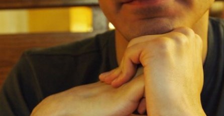 VEĆINA LJUDI KRCKA PRSTIMA, A SADA JE OTKRIVENA SUROVA ISTINA: Evo šta to znači, SKORO NIKO NE ZNA