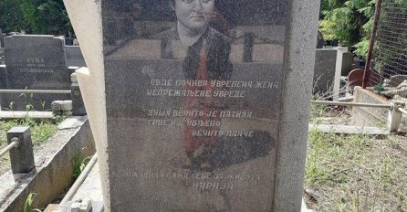 Marija iz Prokuplja je podigla spomenik SAMA SEBI: A ono što je napisala na njemu je sve iznenadilo, "KAKAV ŽIVOT JE OVA ŽENA VODILA?" (FOTO)