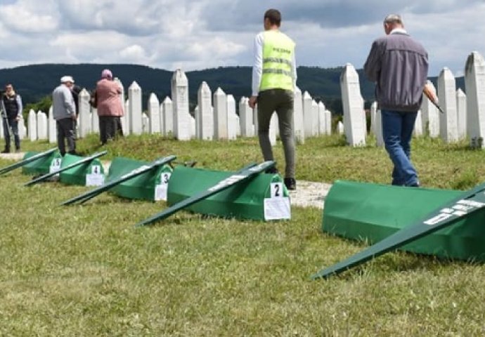 Identifikovane tri žrtve genocida u Srebrenici: Ukop na kolektivnoj dženazi u Potočarima