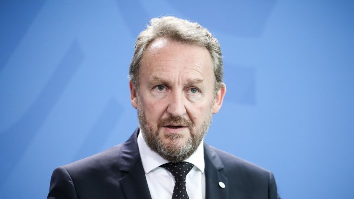 61461695-bakir-izetbegovic