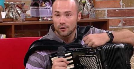 SVI JE ZNATE IZ ZVEZDA GRANDA! Evo ko je djevojka Ace Sofronijevića: HARMONIKAŠ JE DUGO KRIO, A SAD JE ISPLIVALO (FOTO)