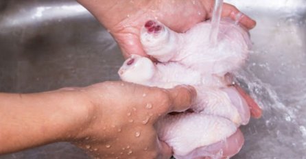 U PILETINI IMA NAJVIŠE HEMIJE I ANTIBIOTIKA A POSTOJI NAČIN DA IH UKLONITE: 3 laka načina da očistite meso od otrova