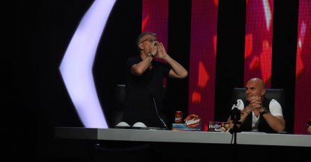 SUTRA U 22 SATA! EVO ŠTA VAS ČEKA U ZVEZDAMA GRANDA: Saša Popović vrištao na ŽIRI, A EVO ŠTA JE OBUKLA JELENA KARLEUŠA! (VIDEO)