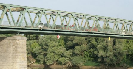 Velike kolone na ulazu u BiH iz Hrvatske: Čekanja na savskom mostu do pola sata