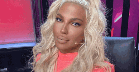 SKUPOCJENI POKLONI, A MEĐU NJIMA 1 DETALJ O KOJEM SVI PRIČAJU: Pogledajte šta je Jelena Karleuša DOBILA ZA ROĐENDAN (FOTO)