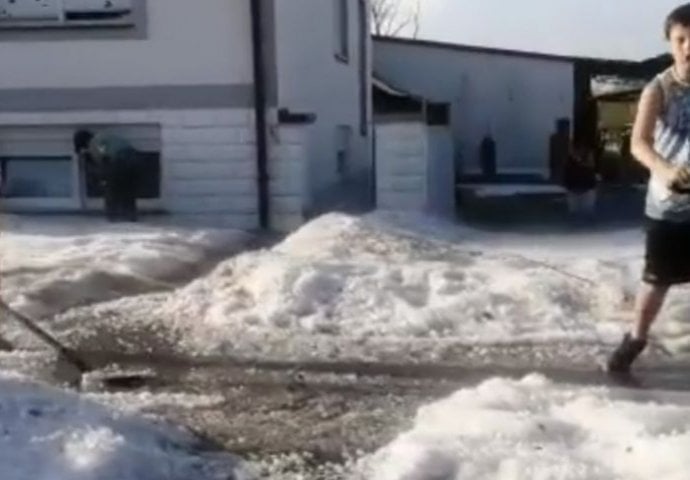 Žestoko nevrijeme pogodilo grad u Hrvatskoj, ljudi LOPATAMA RAZGRĆU LED