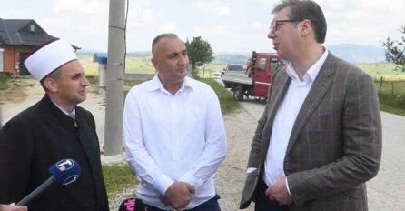 Vučić posjetio Sandžak, donirao novac za džamiju koja se gradi već devet godina