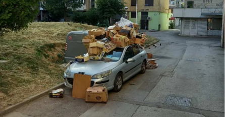 Sarajlije zatrpale smećem automobil koji je parkiran pored kontejnera