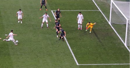 OBJAVLJEN SNIMAK: Pogledajte situaciju u kojoj Rebić mijenja kopačke, a Španija zabija Hrvatskoj (VIDEO)