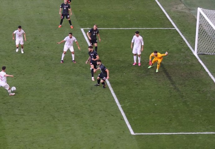 OBJAVLJEN SNIMAK: Pogledajte situaciju u kojoj Rebić mijenja kopačke, a Španija zabija Hrvatskoj (VIDEO)