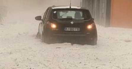 Apokaliptične scene u Francuskoj: Narod lopatama i grtalicama čistio led sa ulica